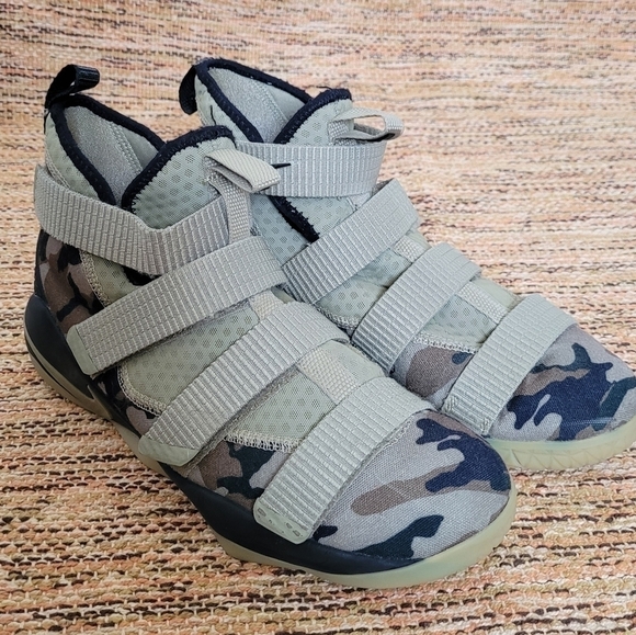 NIKE LeBron Soldier 11 'Camo' | 7 YOUTH - Picture 8 of 8